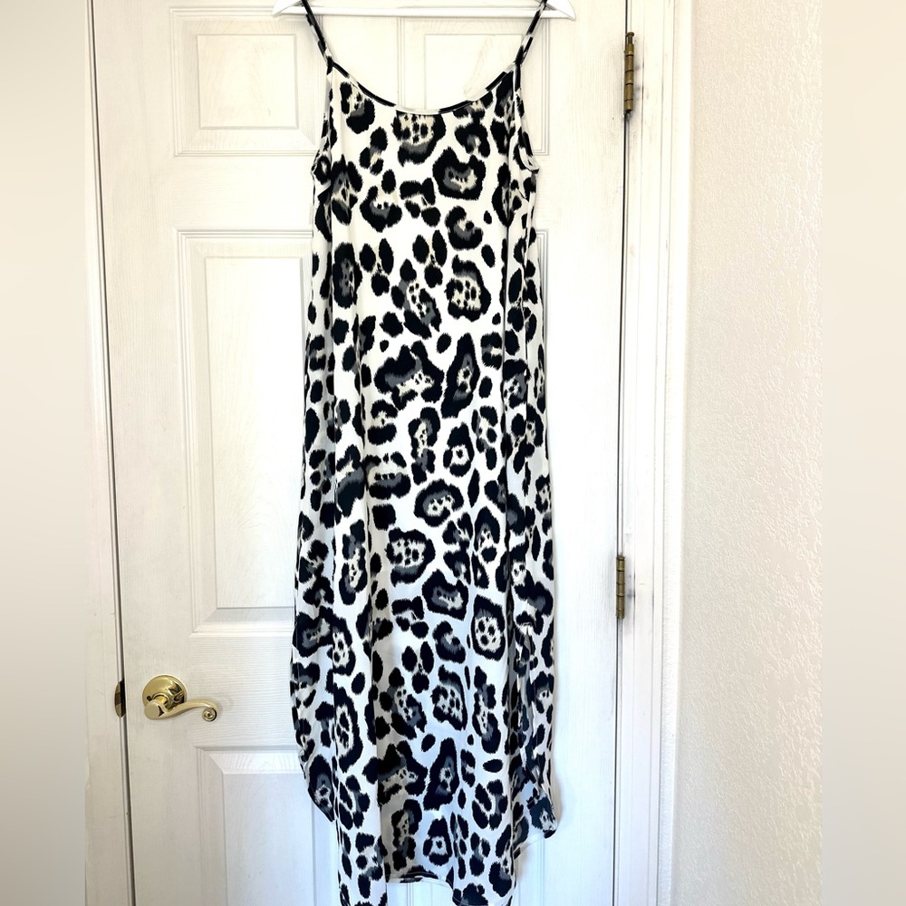 NWT White Leopard Maxi Dress *has pockets* Sz Small